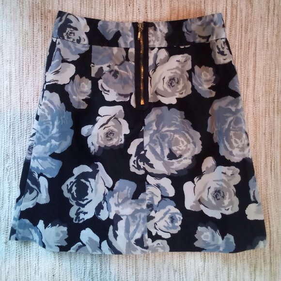 EXPRESS ~ FLORAL DESIGN ~ SIZE 6 - Picture 2 of 2